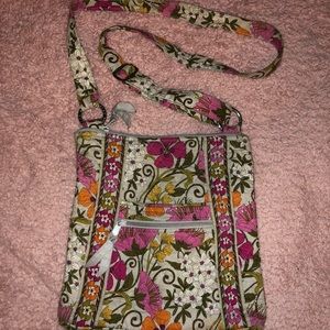 Vera Bradley: cross body purse